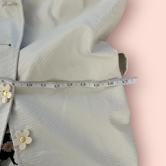 JB by Julie Brown NYC White Textured Trench with Daisy Buttons and Tie Size M - Picture 11 of 13